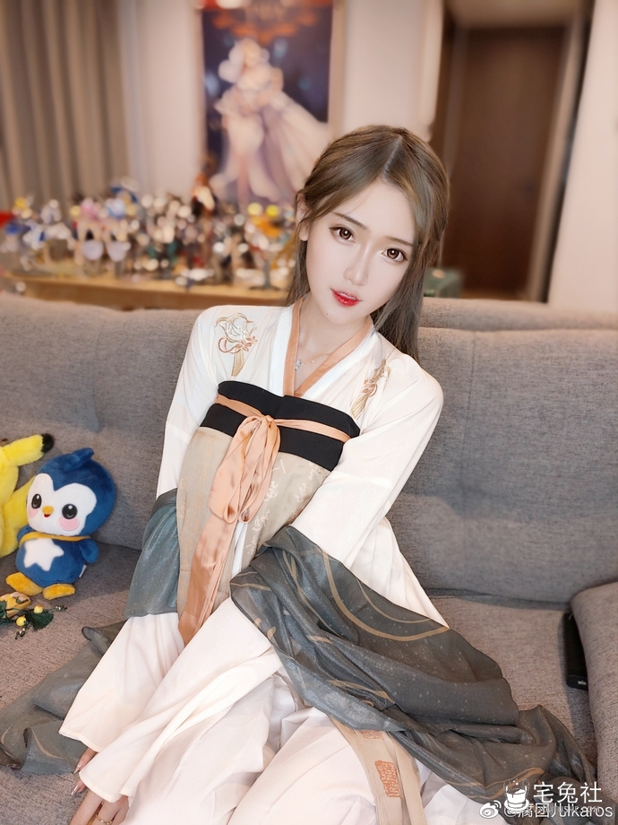 腐团儿Ikaros全套cos图片合集 经典战术后退视频治好了PDD的腰伤
